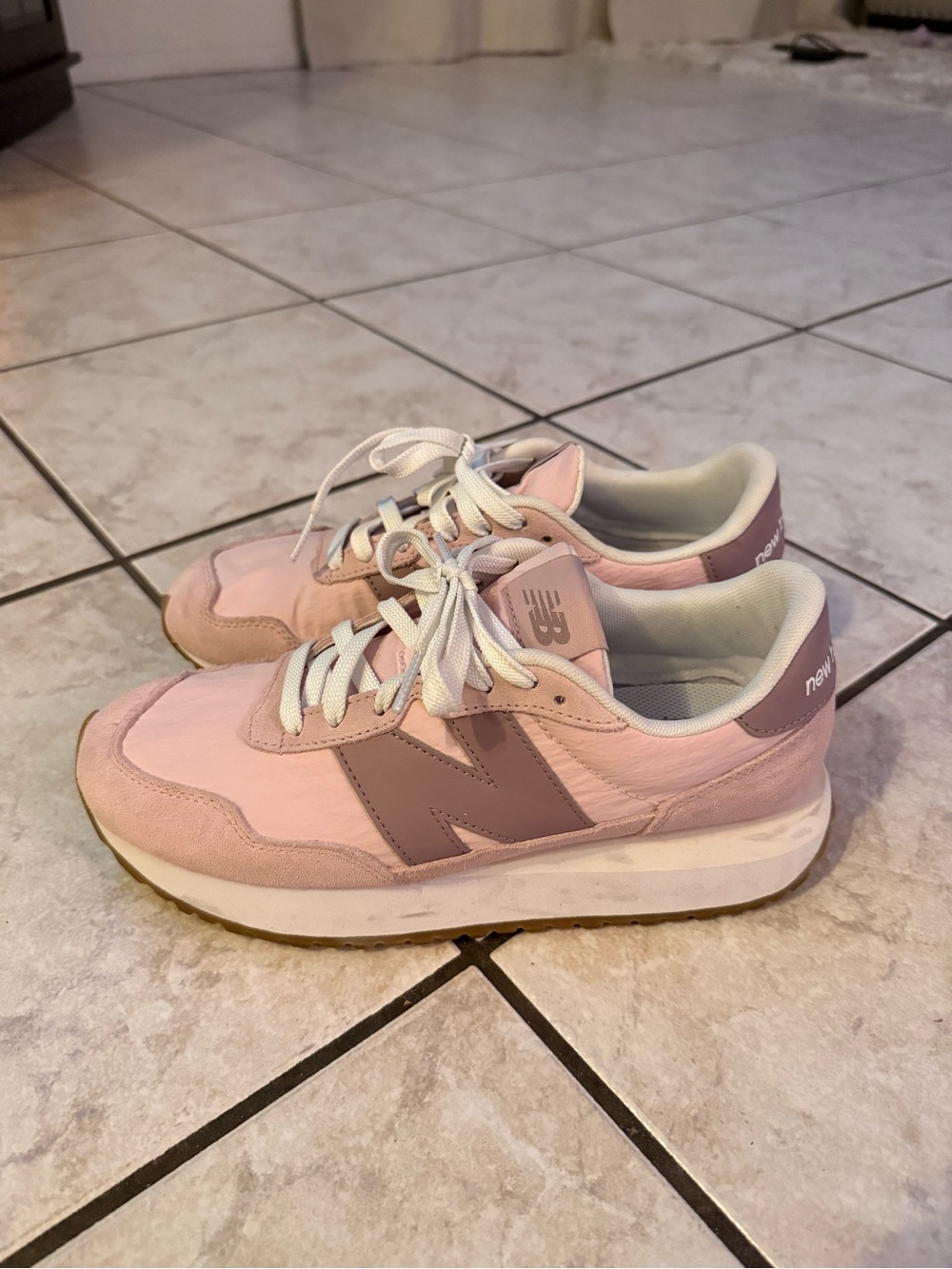 New Balance Pink and Mauve Women's Retro Sneakers